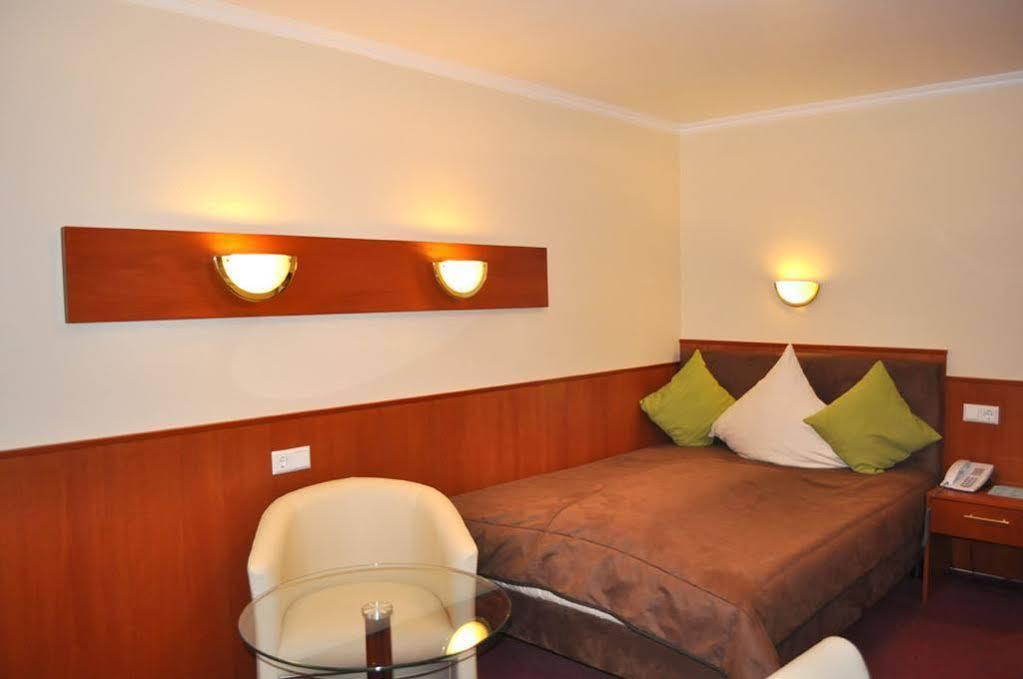 Schlosshotel לנדסטול מראה חיצוני תמונה