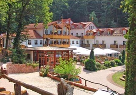 Schlosshotel לנדסטול מראה חיצוני תמונה