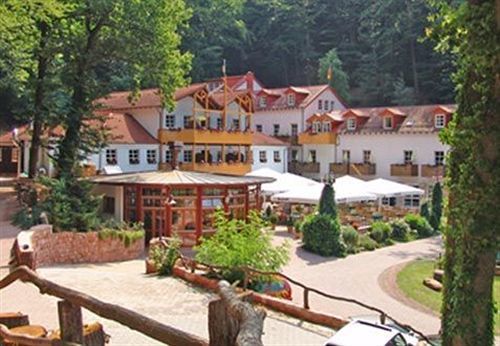 Schlosshotel לנדסטול מראה חיצוני תמונה